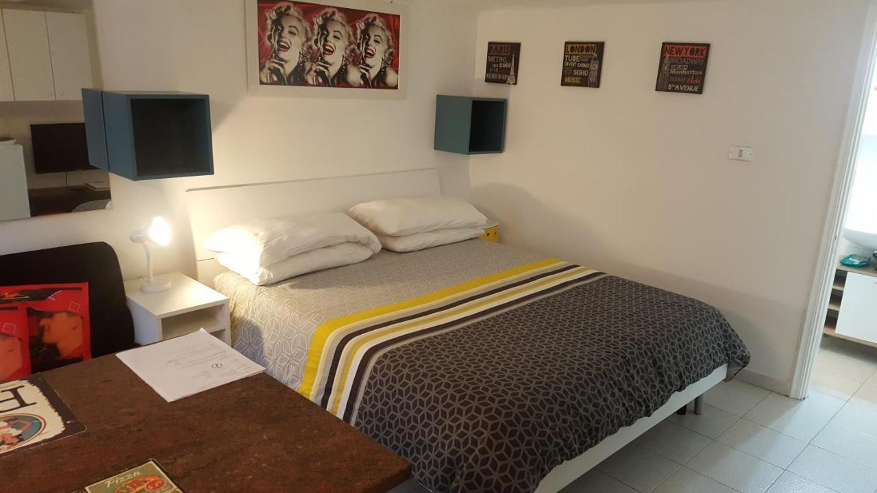 Apartamento Location Turistic Monolocale Nel Parco Del Santuario Asti Exterior foto
