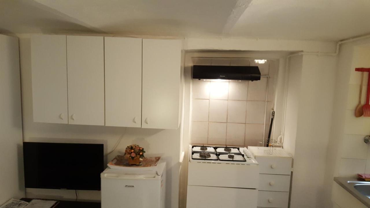 Apartamento Location Turistic Monolocale Nel Parco Del Santuario Asti Exterior foto